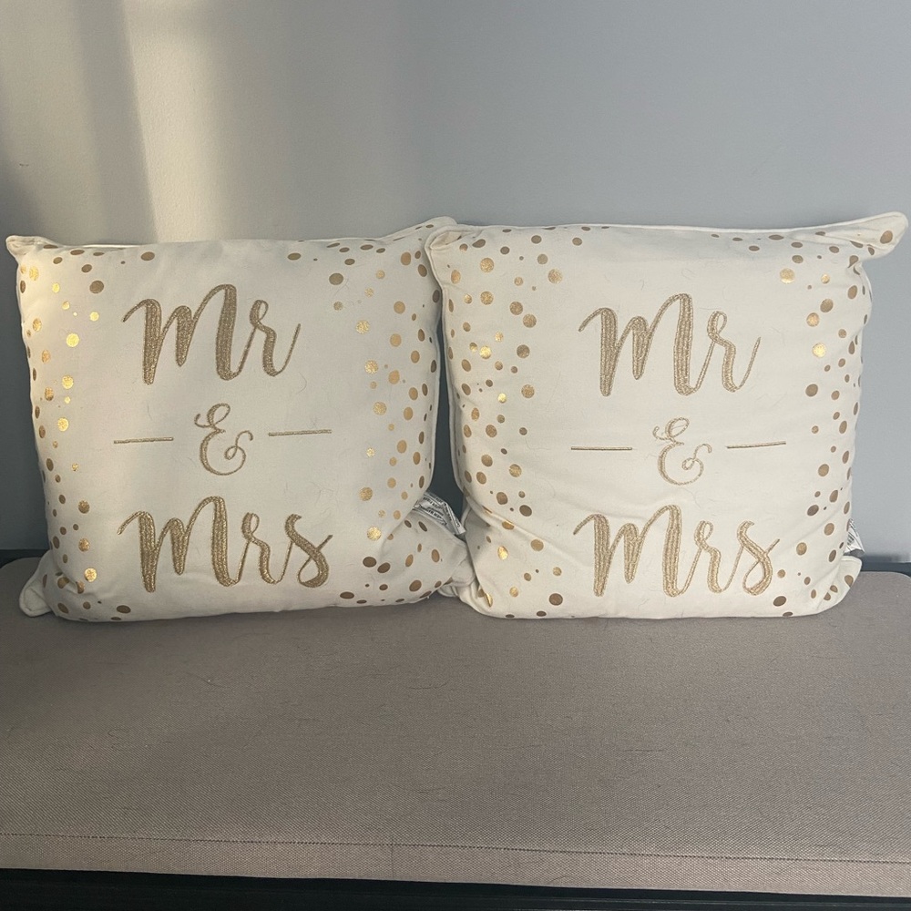 Mr & Mrs Pillows